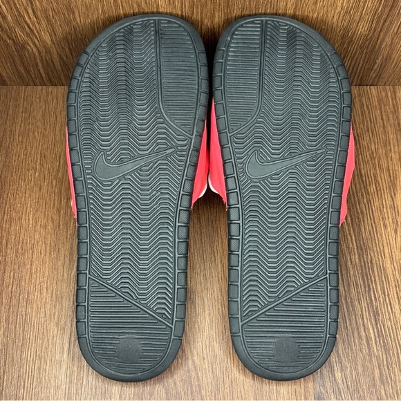 🔥🔥🔥Nike Black and Red Slide Sandals with Purple Accents Size: 11🔥🔥🔥 - Picture 6 of 9